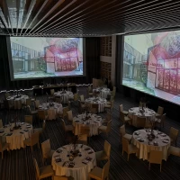 巨大スクリーン