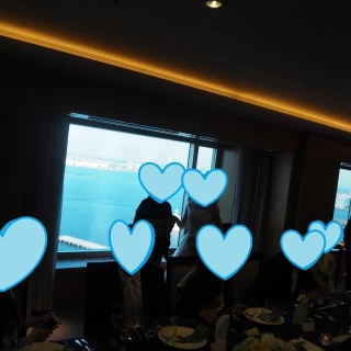 窓が大きいので海がきれいです。
