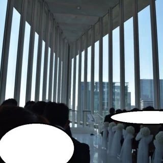 全面ガラスで高層階なので自然光が入ってきれい！