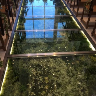 チャペルの床