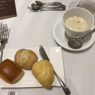 パンが三種美味しかったです。