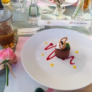 ケーキと、フラワーサーブのお花