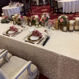 広い方の会場、高砂です。