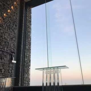 石の壁面と空との対比が素敵でした