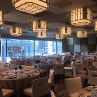 モダンでスタイリッシュな会場です。