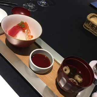 小さめの海鮮丼とお椀