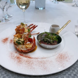 試食の和牛とエビ。
ごはんに合う紅茶と共に。