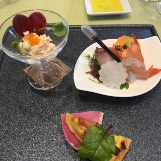 ウェルカム前菜で開始まで持て余すこと無く待って頂きました。