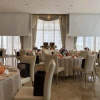 映像は左右で見れます。