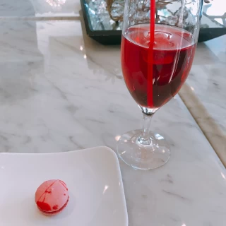 ロビーでのウェルカムドリンクとお菓子