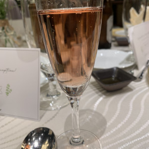 乾杯のピンク色のスパークリング|521359さんのザ・グローオリエンタル名古屋の写真(1333286)