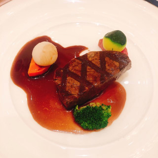 メインの国産牛肉