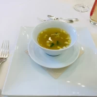 変わったおいしいコンソメスープでした