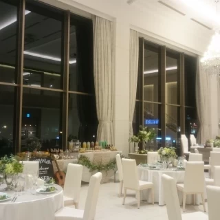 夜にみた披露宴会場です。