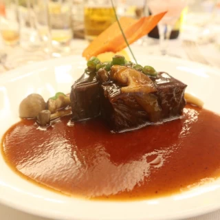 肉料理「牛ほほ肉の赤ワイン煮込み」