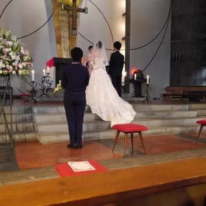 神聖な雰囲気のチャペル|521509さんのカトリック目黒教会 の写真(741440)