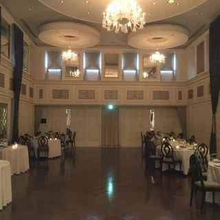 披露宴会場（見学時）
バカラのシャンデリア