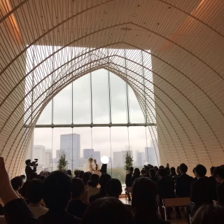 天井が高く、温もりがあります
