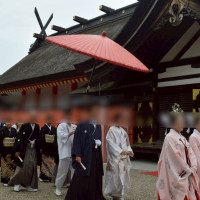 厳かな花嫁行列