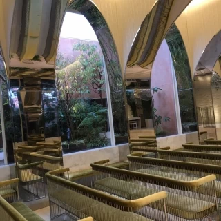 広々としたチャペルです