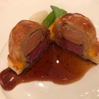 フォアグラと牛フィレ肉のパイ包み