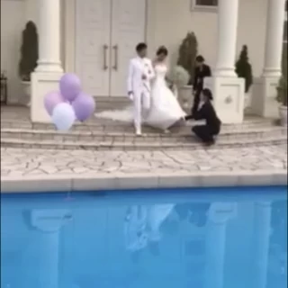 式場前のプール