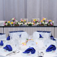 テーブルは白と青でシンプルにしました！