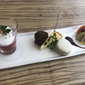 デザートの試食、ムース、ケーキ、マカロン、フルーツです|522080さんのTOBE AUBERGE RESORT HOTEL（トベオーベルジュリゾート）の写真(713561)