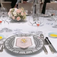 試食会で実際にあったテーブルコーディネートです。
