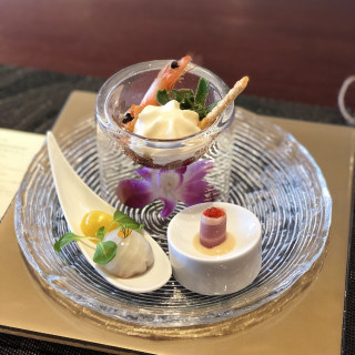 見た目も豪華な前菜