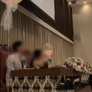 サプライズ映像を見ているところです