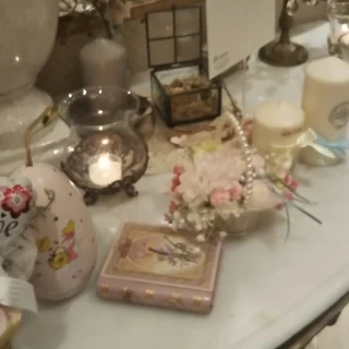 披露宴会場前を自分のグッズで飾ってもらった
