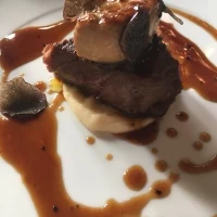 メイン料理。フォアグラが柔らかく美味しい。