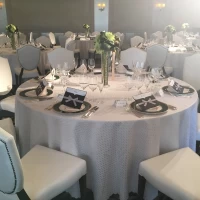 古いホテルですが、天井の低さは気になりませんでした。