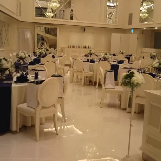 お姫様になれそうな披露宴会場の全体