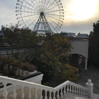 チャペルから外にでると、観覧車がある絶景が！！