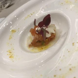 オマール海老洋風バージョン。
食材同じでソースが異なります