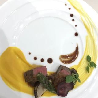 お肉料理和風バージョン。お肉とっても柔らかいです。