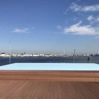 目の前が海！