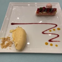 デザート
配膳の時にアイスクリームが傾いてしまったのは残念