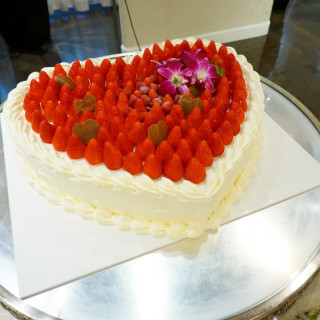 苺ハートのウエディングケーキ
