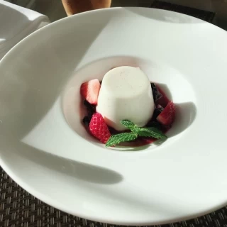 試食させていただいたデザート！
サッパリとして美味でした！