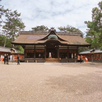 結婚式、神社の本殿で行われていた。