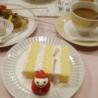 ウエディングケーキとデザートビュッフェ