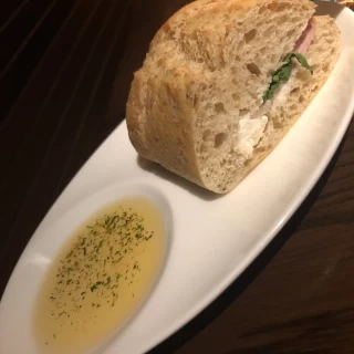 パンはパンパーニです