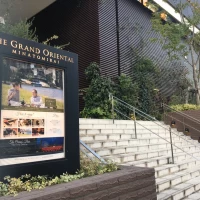 会場入口。70台ほど止められる駐車場が隣接されてます。