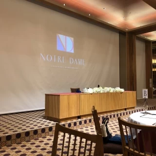 試食会時。高砂のスクリーンはとても大きいです