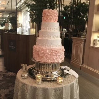 イーストスイート
ダミーのケーキ