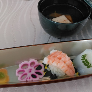 可愛い手鞠寿司あまりに美味しくて1つ食べてしまいました(笑)|523505さんのホテル シーショア・リゾートの写真(721185)