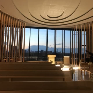 カーテンが開く演出です